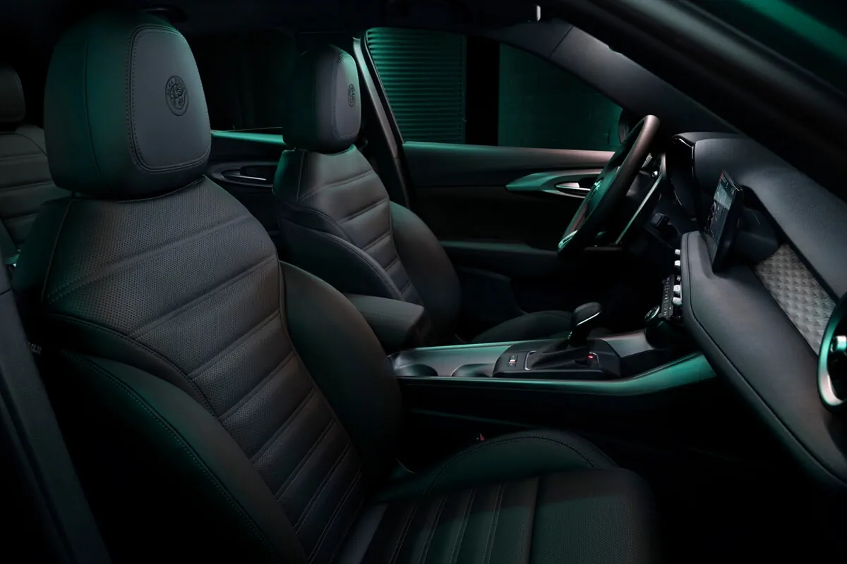 Alfa Romeo Tonale (2022–2025) interieur (zitplaatsen)