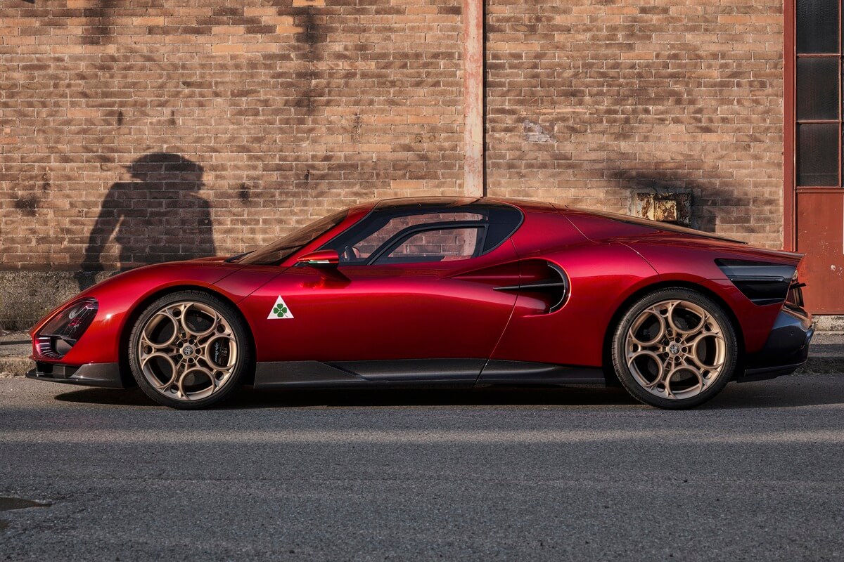 Alfa Romeo 33 Stradale (2026) side view