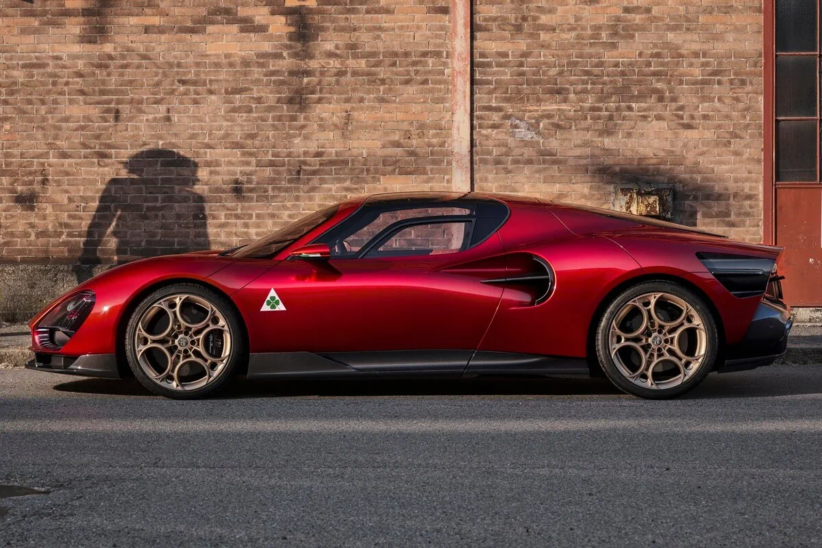Alfa Romeo 33 Stradale (2026) zijaanzicht