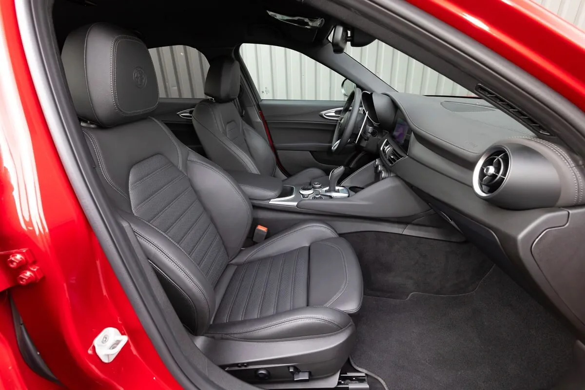 Alfa Romeo Giulia (2026) interieur (zitplaatsen)