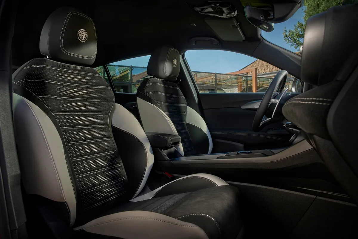 Alfa Romeo Tonale (2026) interieur (zitplaatsen)