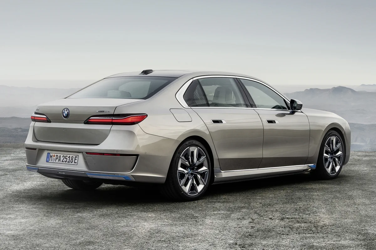 BMW i7 (2026) rear view