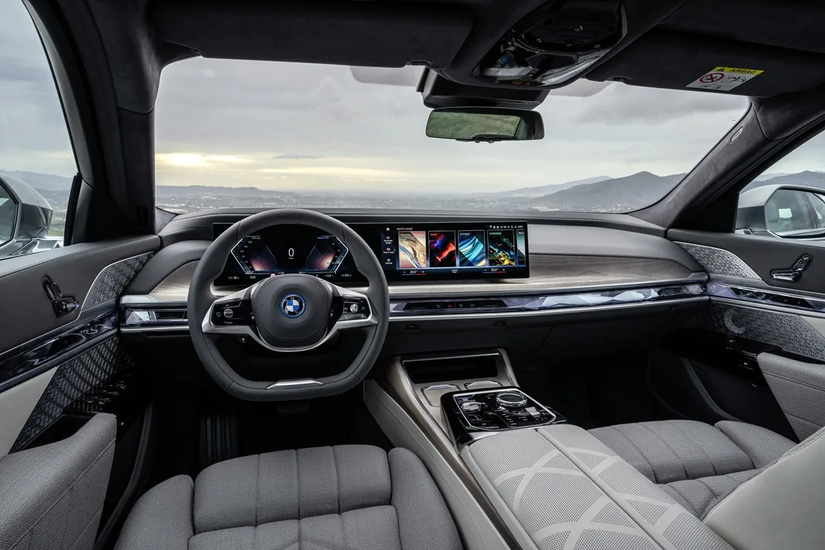 BMW i7 (2026) dashboard view