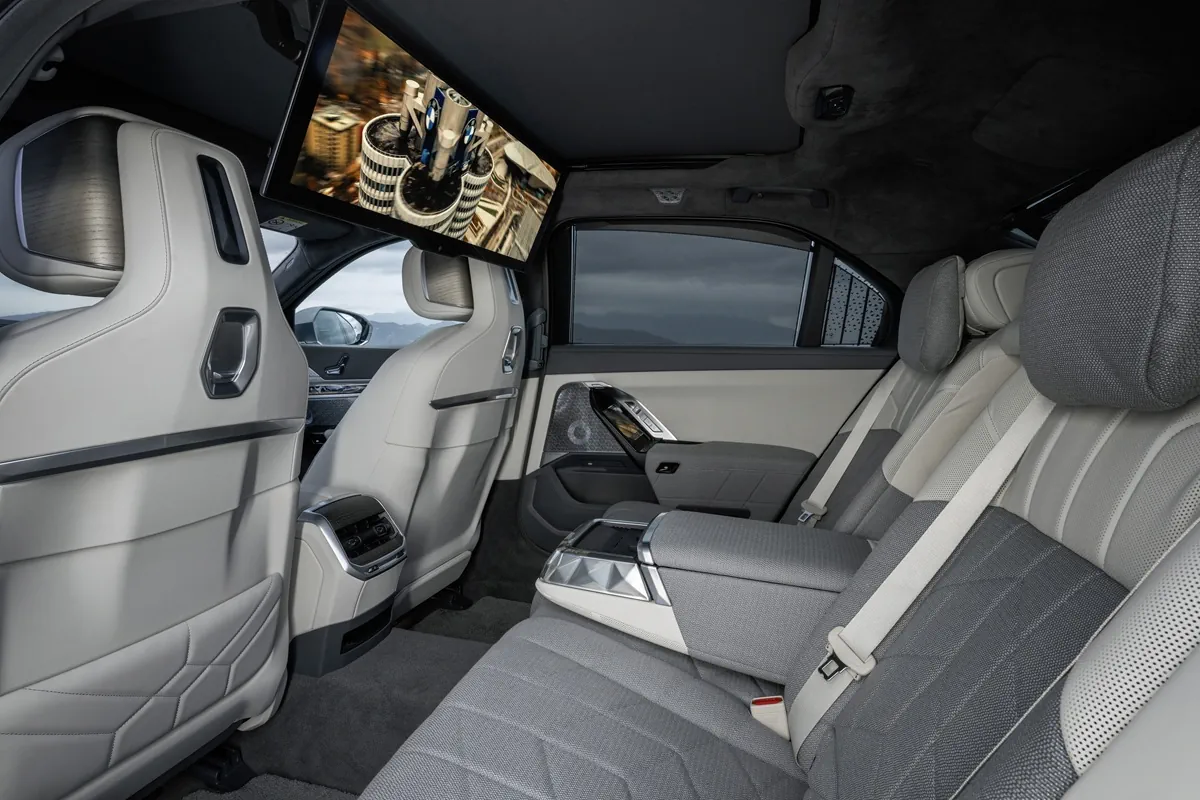 BMW i7 (2026) interior seats