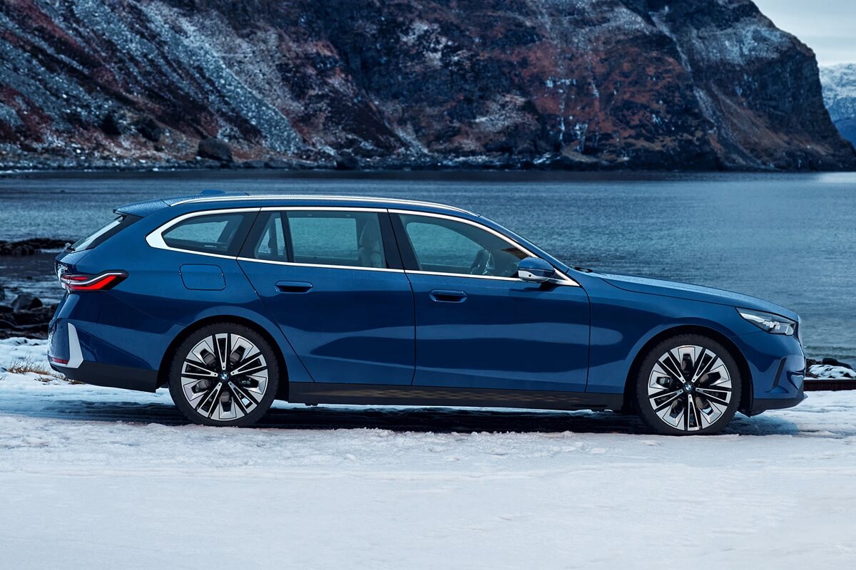 BMW 5 Series Touring (2026) side view