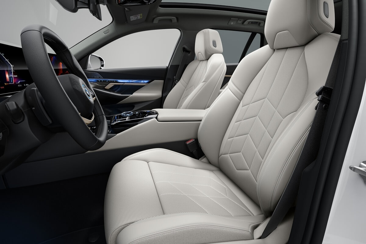 BMW 5 Series Touring (2026) interior seats