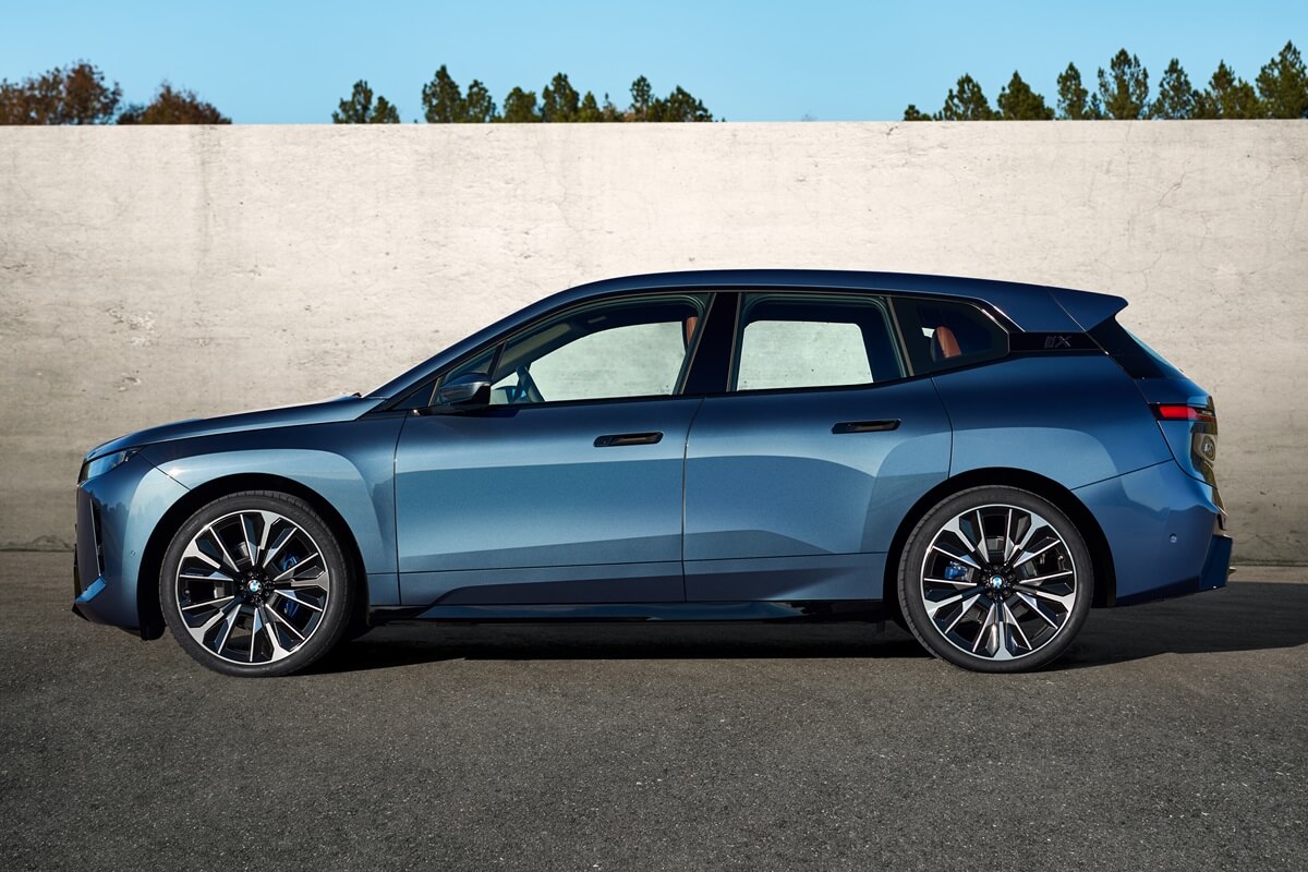 BMW iX (2026) side view