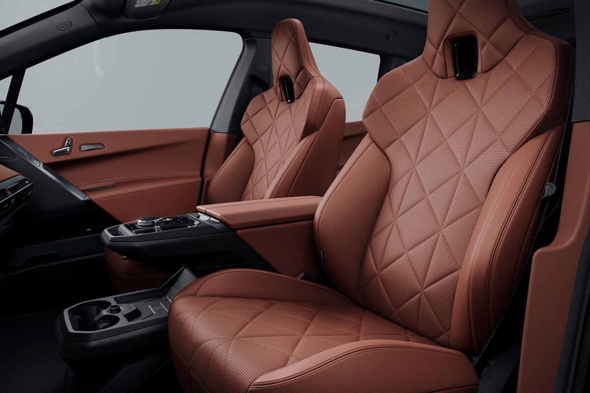BMW iX (2026) interior seats