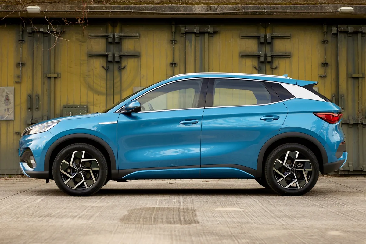 BYD Atto 3 (2022–2026) side view