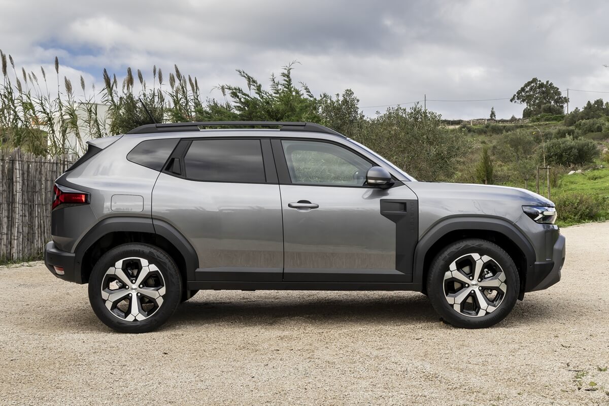 Dacia Duster (2026) side view