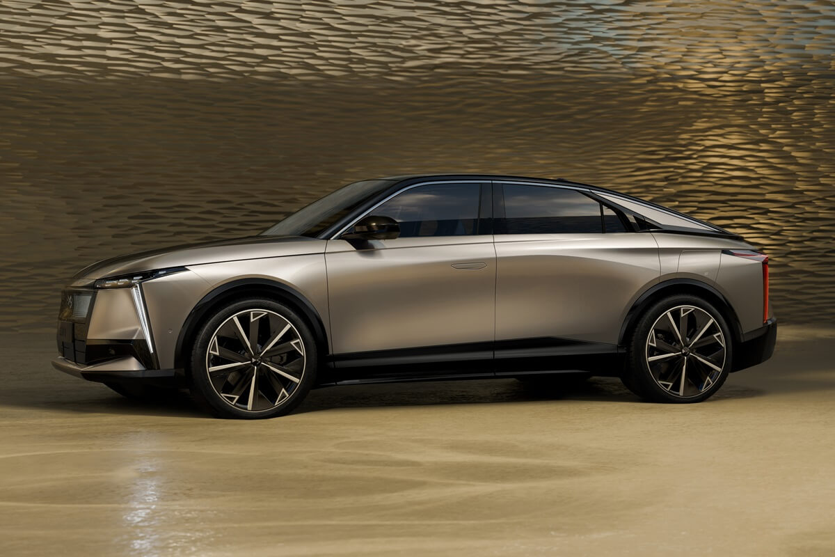 DS N°8 (2026) side view