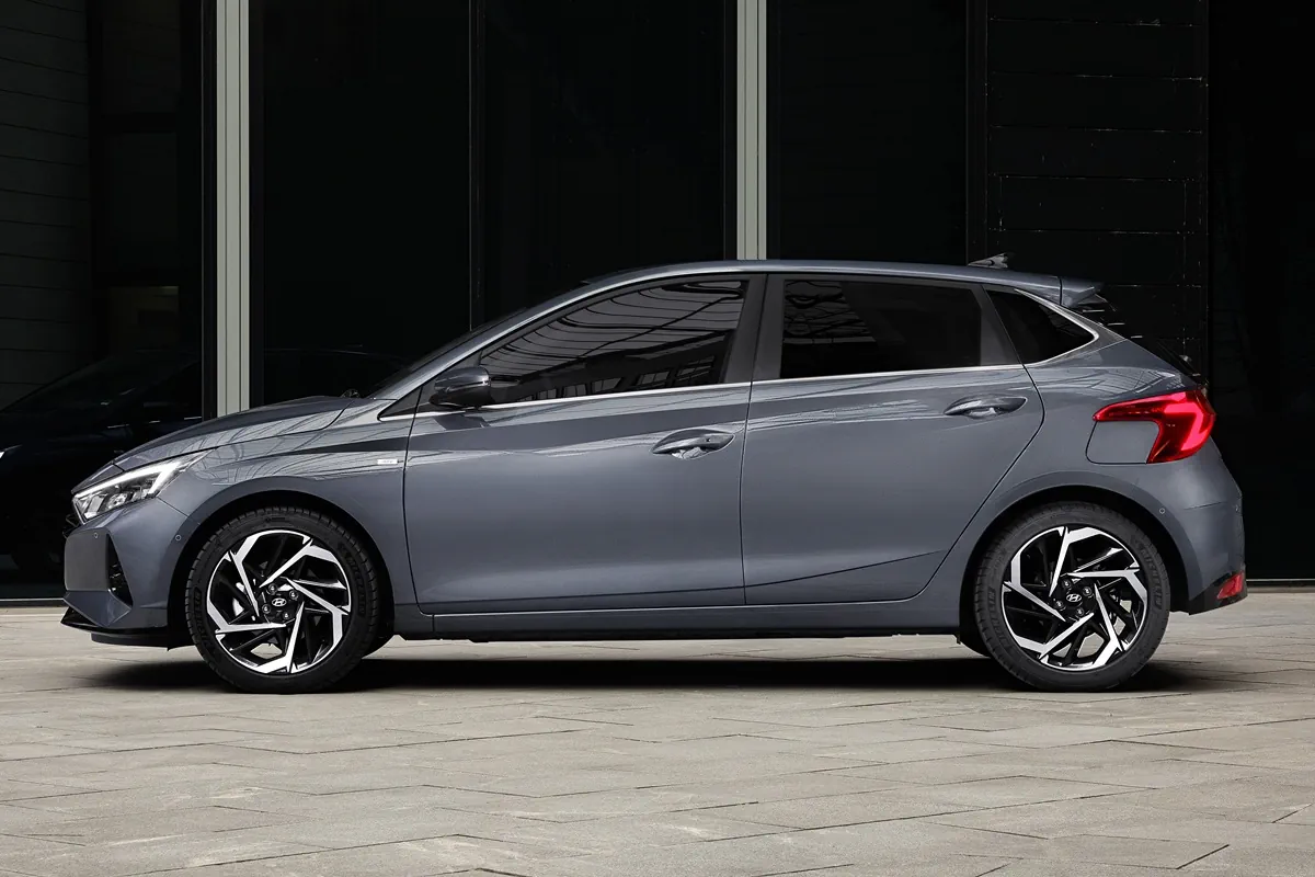 Hyundai i20 (2020–2023) side view