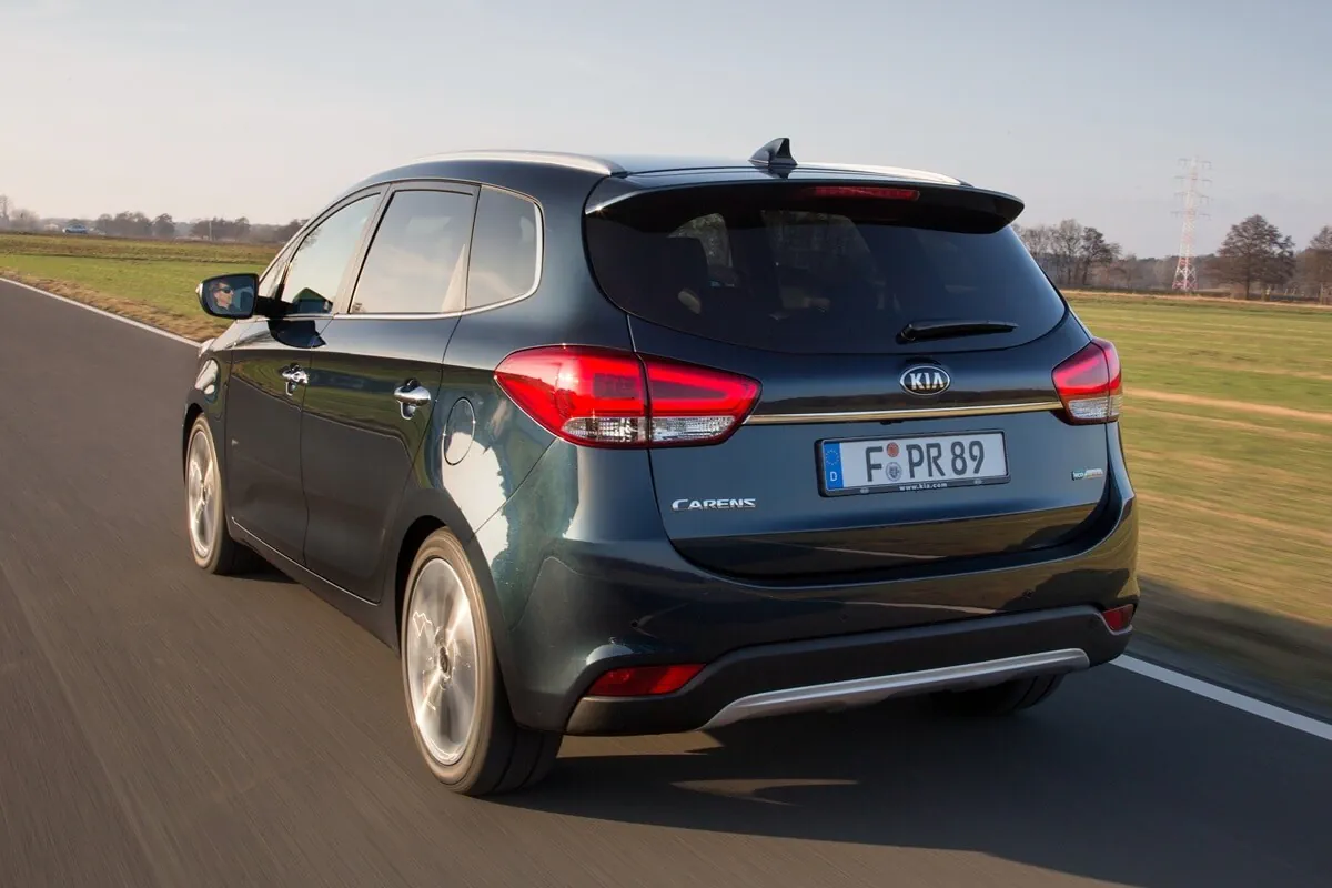 Kia Carens (2016–2019) achteraanzicht