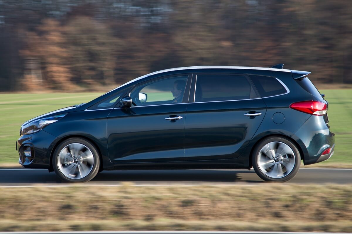 Kia Carens (2016–2019) side view