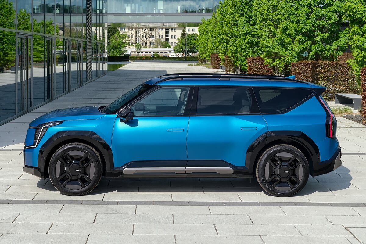 Kia EV9 (2026) side view