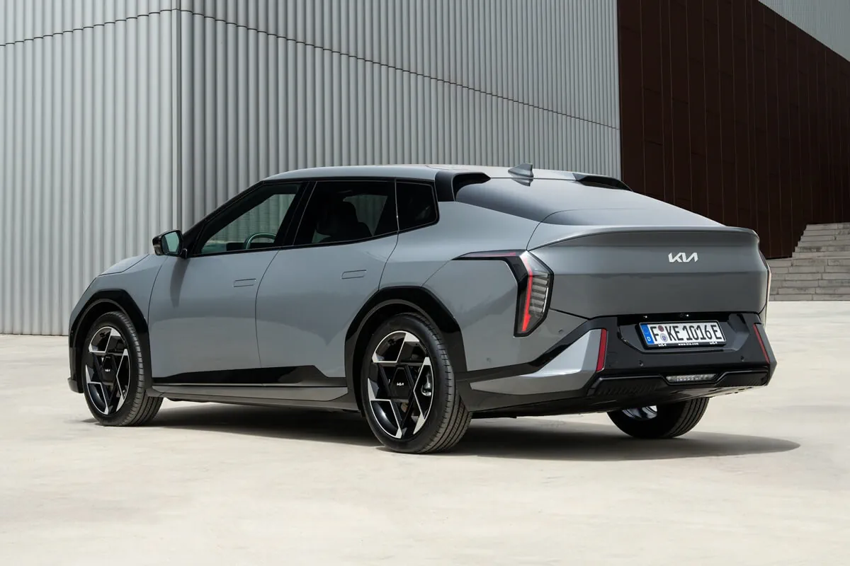 Kia EV4 Fastback (2026) achteraanzicht