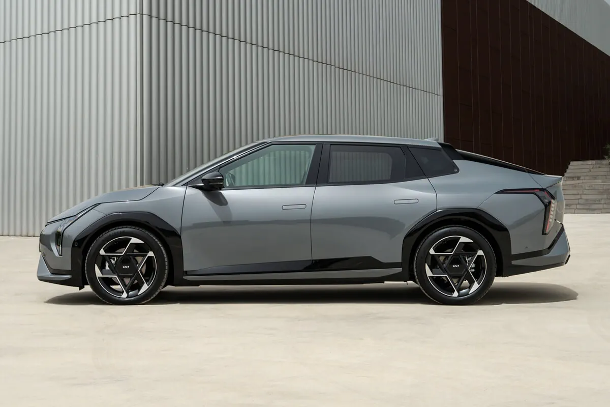 Kia EV4 Fastback (2026) zijaanzicht