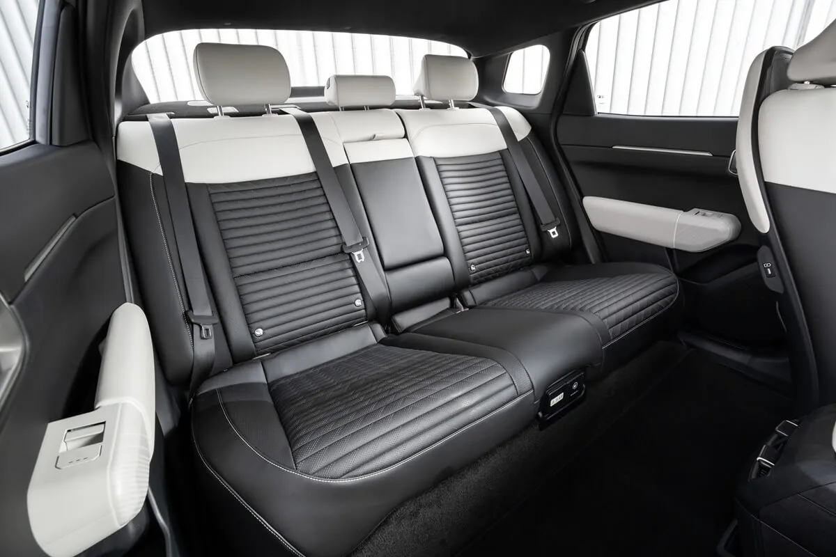 Kia EV4 Fastback (2026) interieur (zitplaatsen)