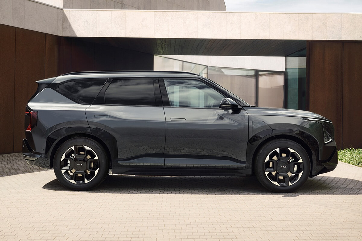 Kia EV5 (2026) side view