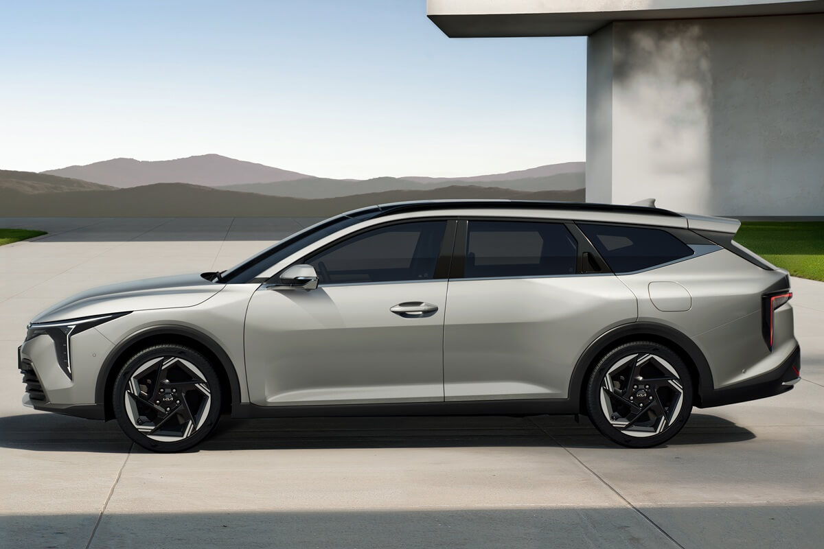 Kia K4 Sportswagon (2026) side view