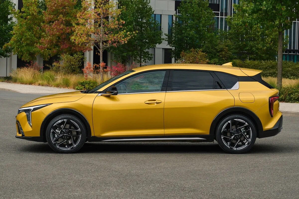 Kia K4 (2026) zijaanzicht