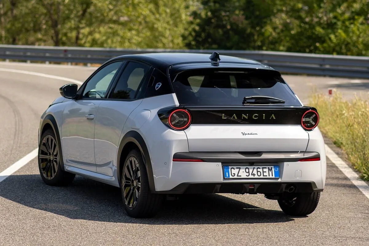 Lancia Ypsilon (2026) achteraanzicht
