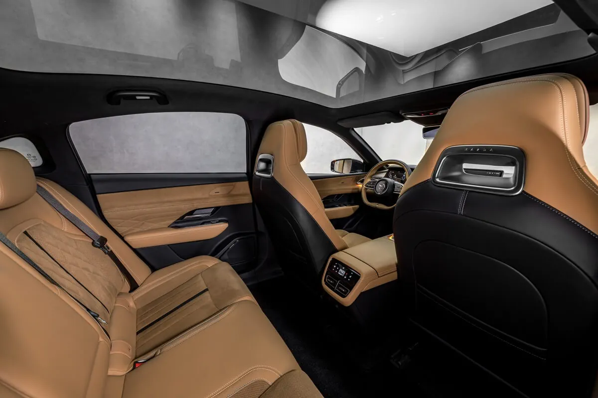 Mazda Mazda6e (2026) interieur (zitplaatsen)