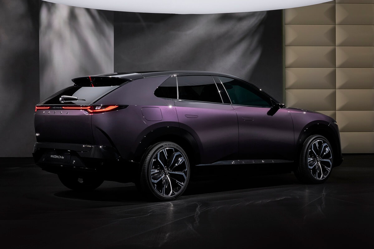 Mazda CX-6e (2026) rear view