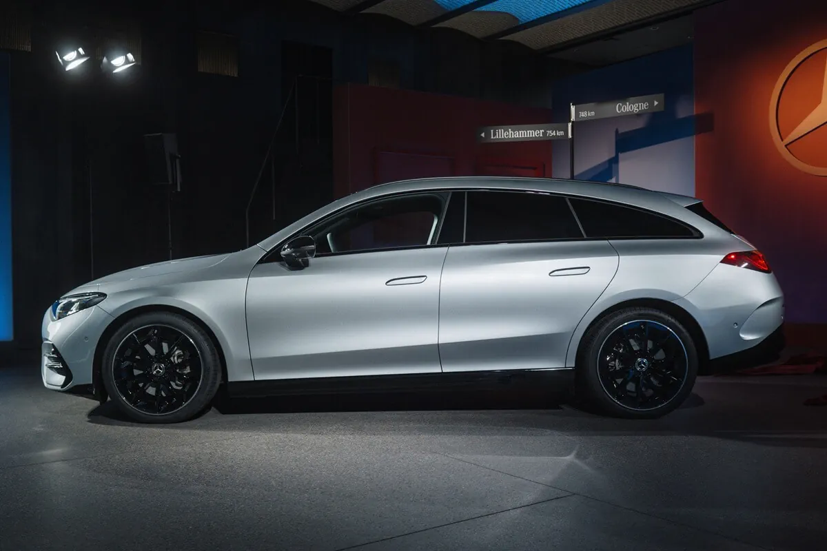 Mercedes-Benz CLA Shooting Brake (2026) side view