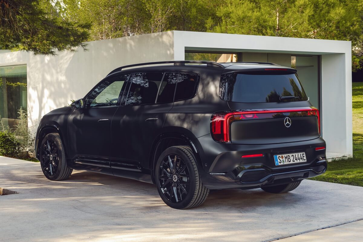 Mercedes-Benz GLB (2026) rear view