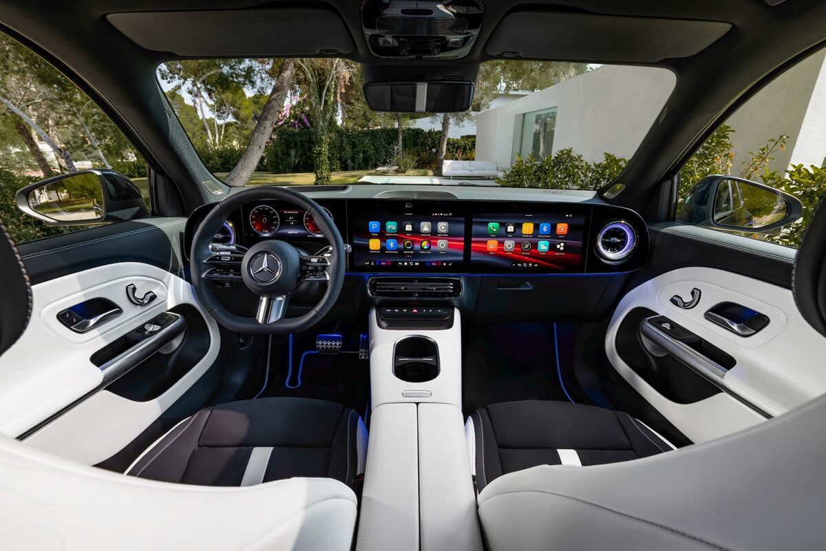 Mercedes-Benz GLB (2026) dashboard view