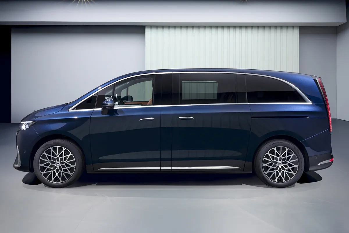 Mercedes-Benz VLE (2026) vista laterale