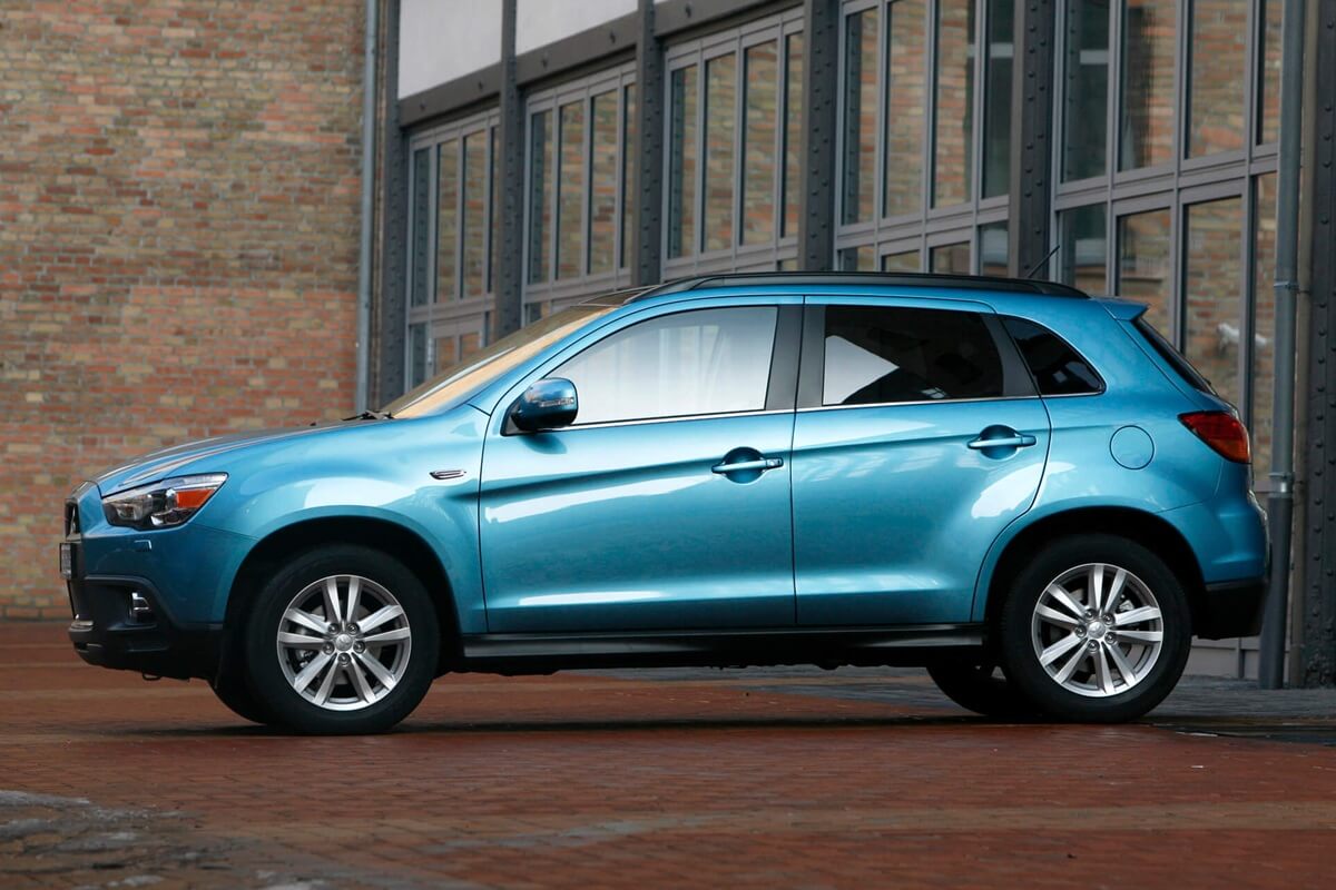 Mitsubishi ASX (2010–2012) side view