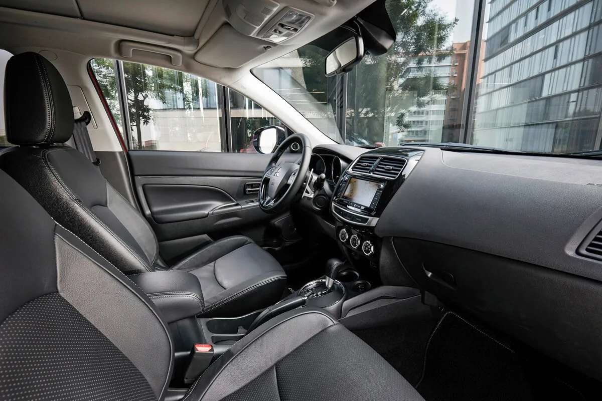 Mitsubishi ASX (2016–2017) interieur (zitplaatsen)