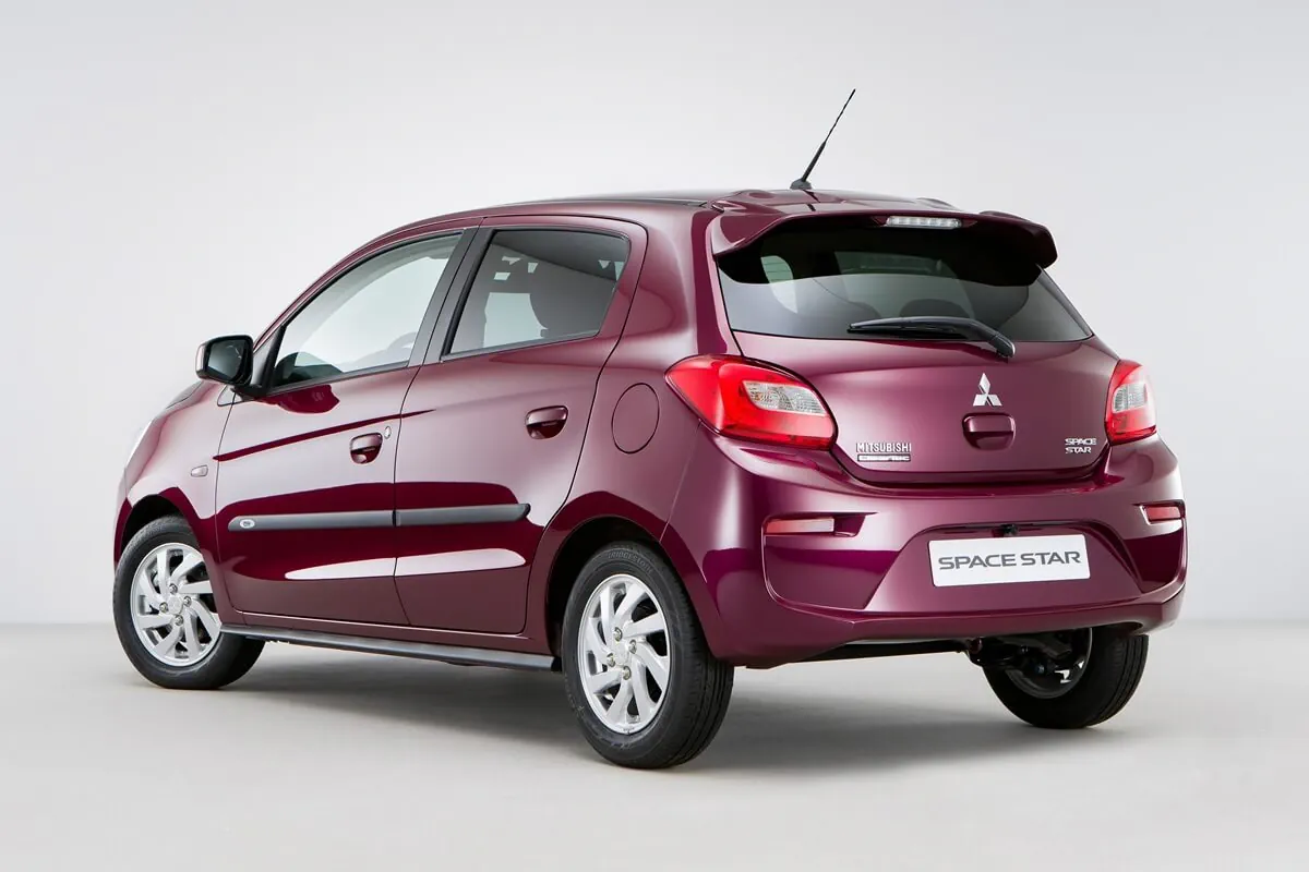 Mitsubishi Space Star (2016–2020) vista posteriore