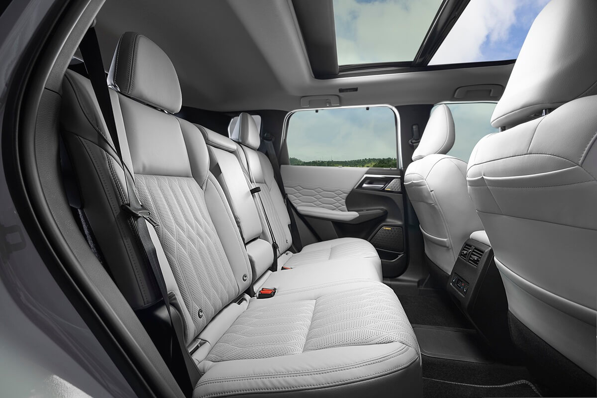 Mitsubishi Outlander (2026) interior seats