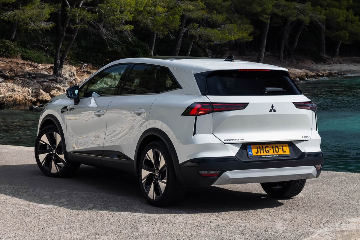 Mitsubishi Grandis (2026) rear view