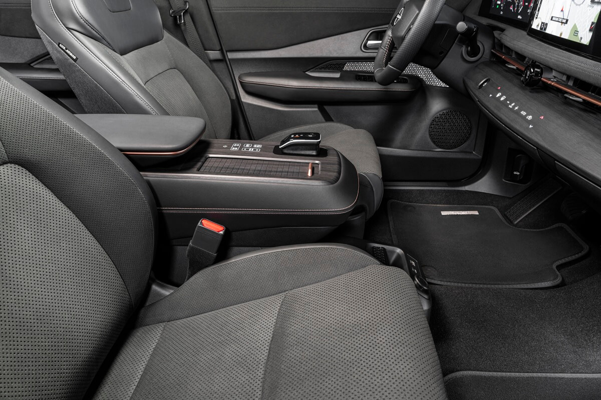 Nissan Ariya (2026) interior seats