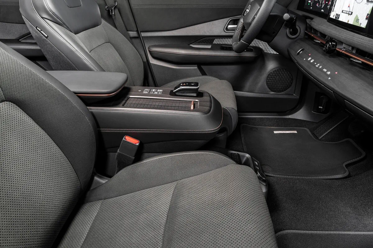 Nissan Ariya (2026) interni / sedili