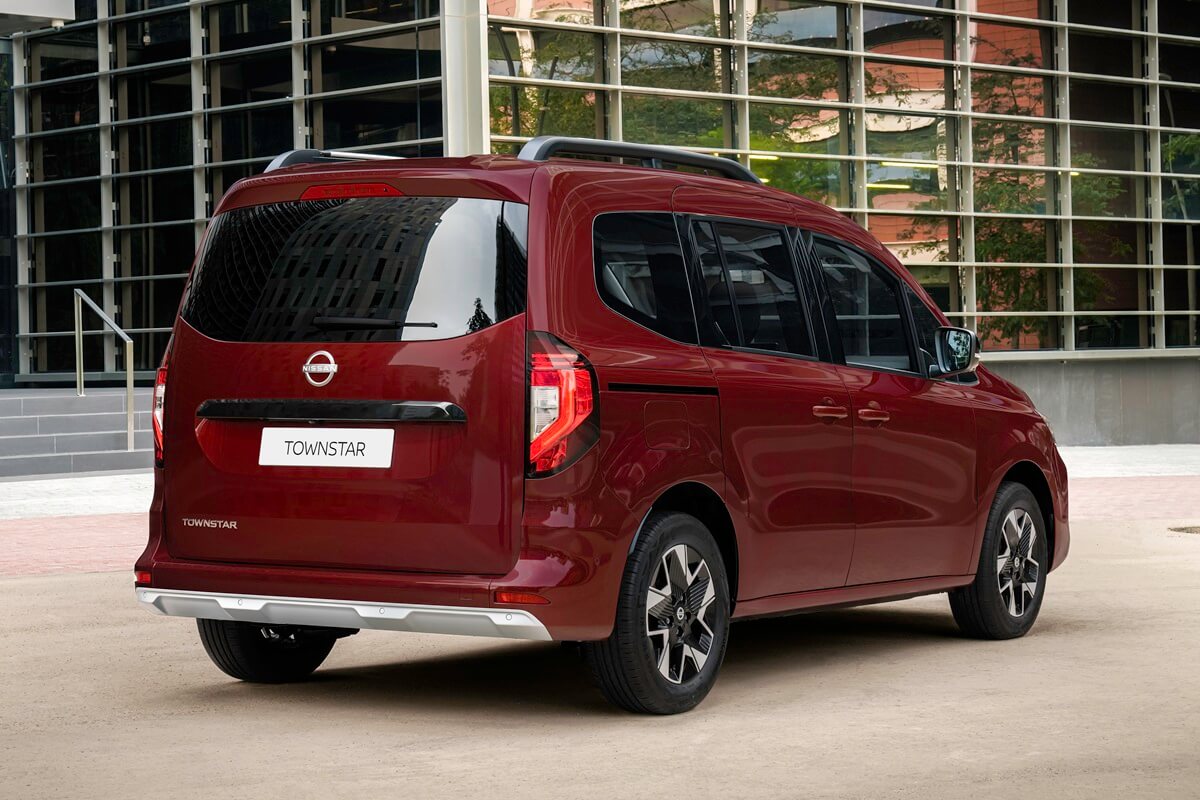 Nissan Townstar Combi (2026) rear view