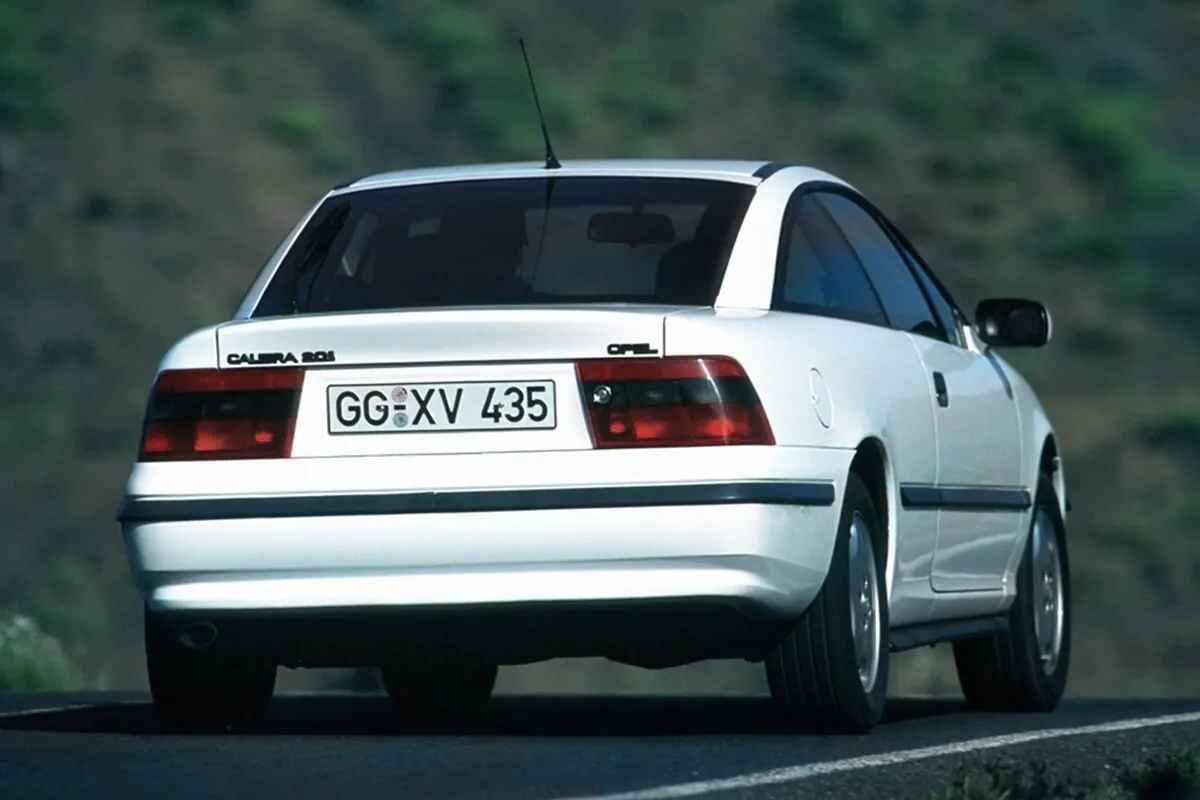 Opel Calibra (1989–1994) vista trasera