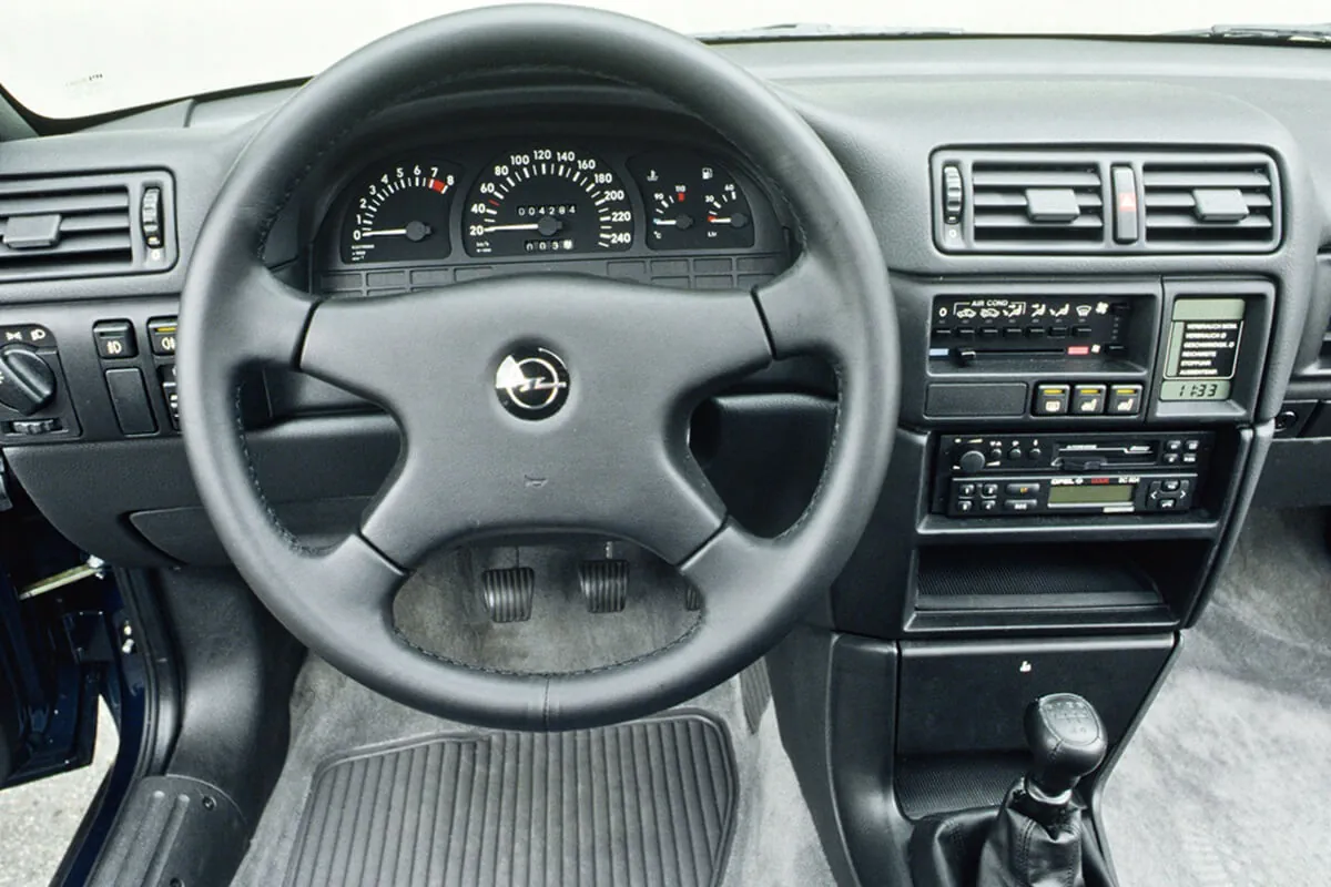 Opel Calibra (1989–1994) vista del tablero