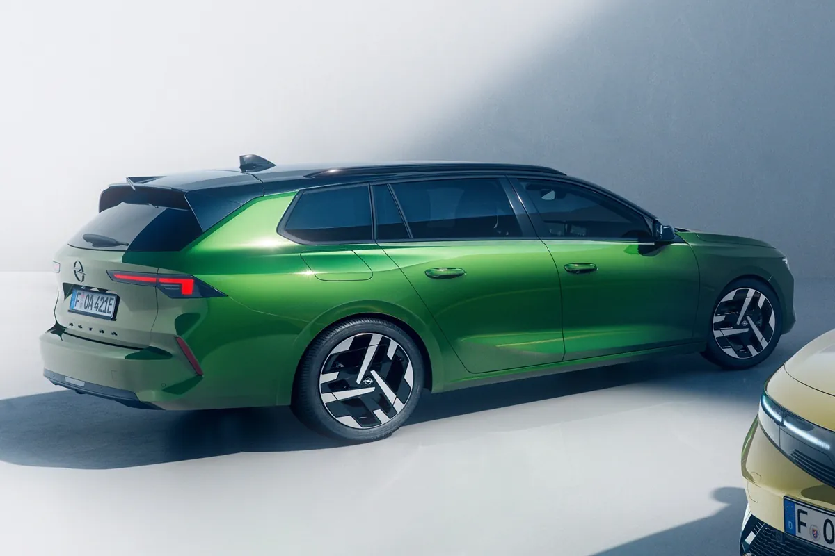 Opel Astra Sports Tourer (2026) side view