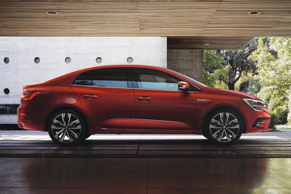 Renault Megane Sedan (2026) zijaanzicht