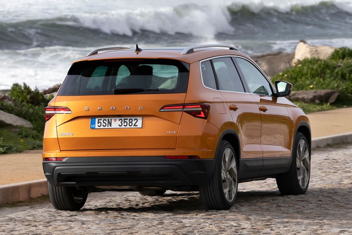 Skoda Karoq (2026) vista trasera