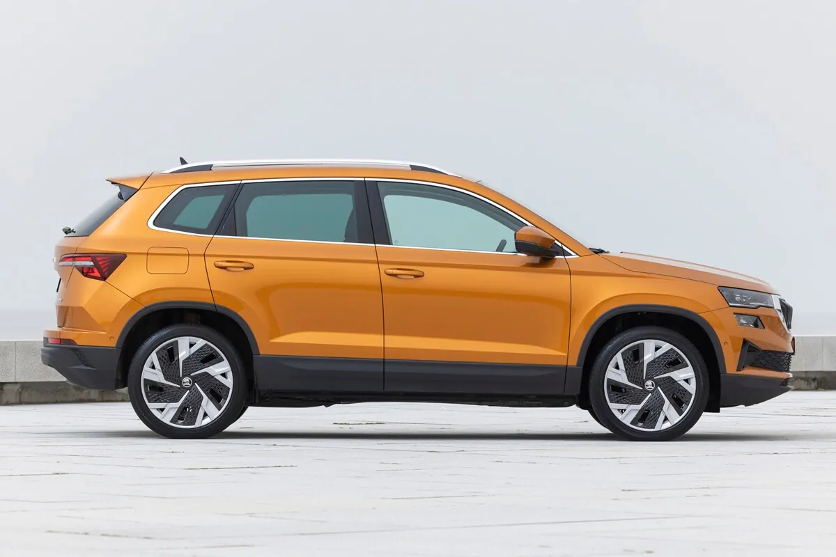Skoda Karoq (2026) vista lateral