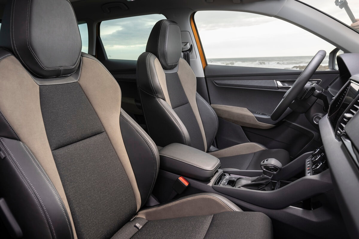 Skoda Karoq (2026) asientos interiores