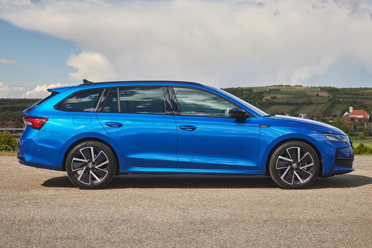 Skoda Octavia Combi (2026) vista laterale