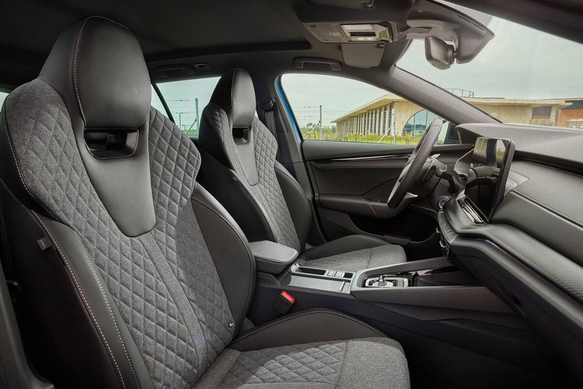 Skoda Octavia Combi (2026) asientos interiores