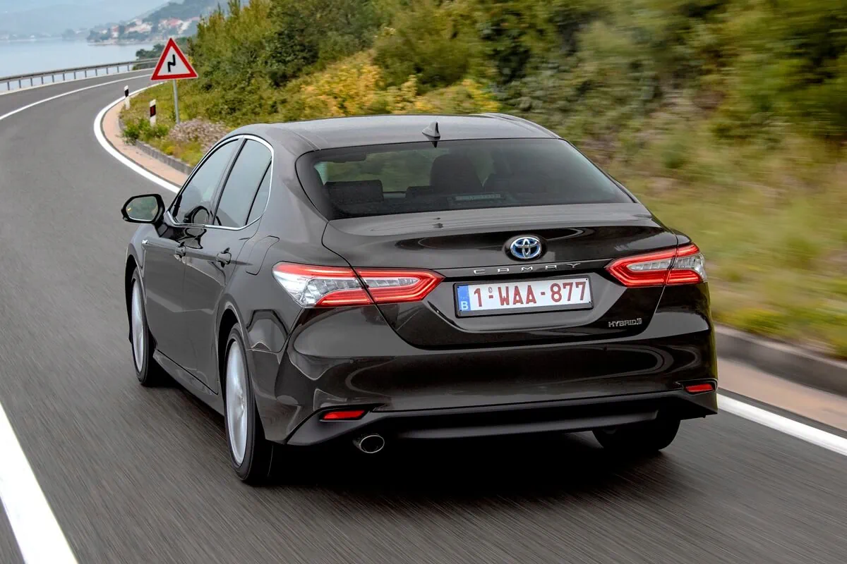 Toyota Camry (2019–2020) achteraanzicht